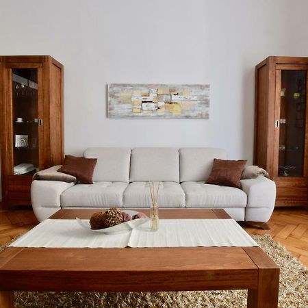 Luxury Apartment By Hi5 - Havas Street Budapest Exteriör bild